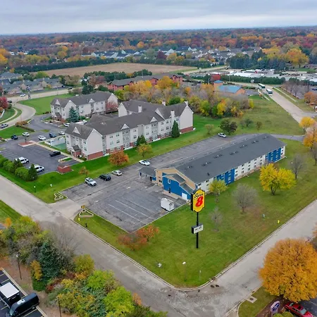 Super 8 By Wyndham Rockford Hotel