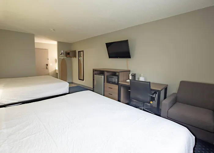 Hotel Super 8 By Wyndham I-90 Casino District Rockford