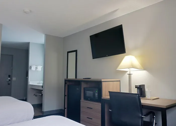 Hotel Super 8 By Wyndham I-90 Casino District Rockford