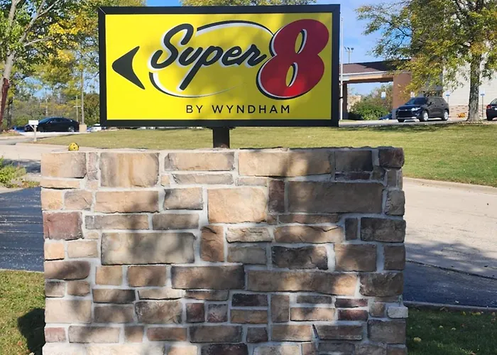 Super 8 By Wyndham I-90 Casino District Rockford