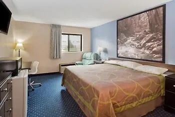 Hotel Super 8 By Wyndham I-90 Casino District Rockford