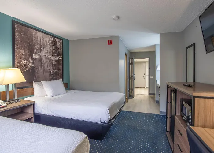 Отель Super 8 By Wyndham I-90 Casino District